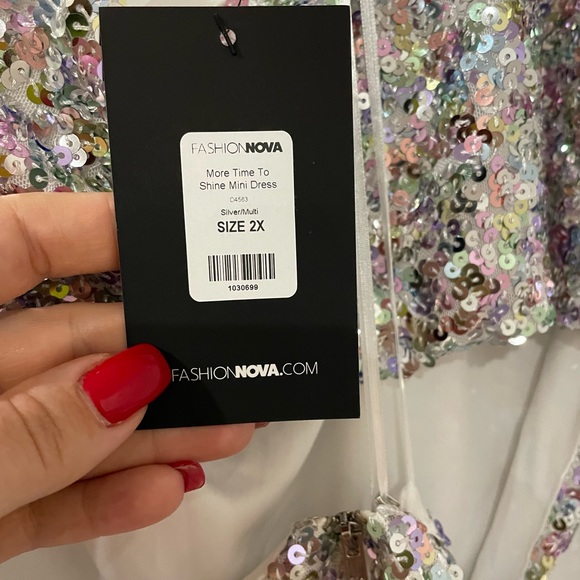 More time to shine mini dress never worn! Still with tags - Picture 6 of 6